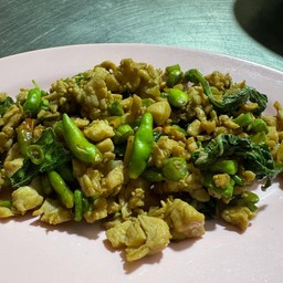 กระเพราไก่พริกสวน