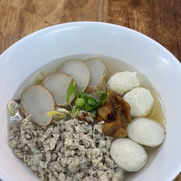 ก๋วยเตี๋ยวหมูน้ำใส หมูสับ+ลูกชิ้น+ฮือก๊วย