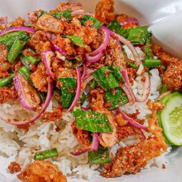 ข้าวยำหมูแซ่บ