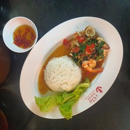 กะเพราทะเล ราดข้าว