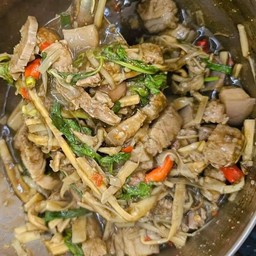 หมกหม้อหน่อไม้ใส่หมู