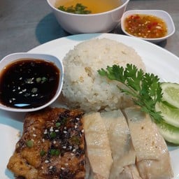 ข้าวมันไก่ย่างซอสหวาน+ไก่ต้มซีอิ๊ว