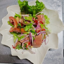 ยำปลาแซลมอนรมควัน