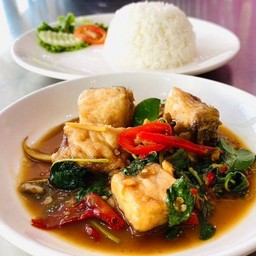 ข้าวปลากะพงผัดฉ่า