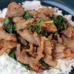 ข้าวกระเพราเนื้อสด
