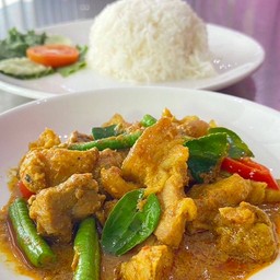 ข้าวขาหมูผัดพริกแกง