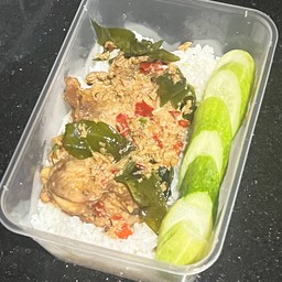 ข้าวหน้าสะโพกไก่อบสมุนไพร