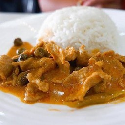ข้าวพะแนงหมู