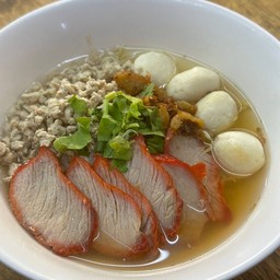 ก๋วยเตี๋ยวหมูน้ำใส หมูแดง+หมูสับ+ลูกชิ้น