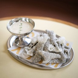 SNOW SEAWEED WITH WASABI CREAM DIP