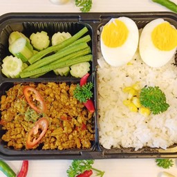ข้าวคั่วกลิ้งหมูแซ่บ+ไข่ต้ม
