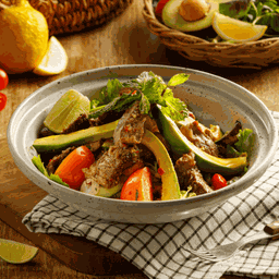 สลัดเนื้อย่างอะโวคาโด