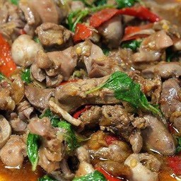 กะเพรา เครื่องในไก่