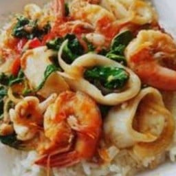 กระเพรา ทะเลราดข้าว