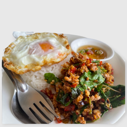 ข้าวกระเพราหมูสับจัดจ้าน คั่วแห้ง อร่อยมาก
