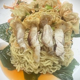 บะหมี่-เกี๊ยวหมูกรอบ