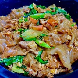 ผัดซีอิ๊วหมูสันนอกชิ้น