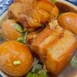 ไข่พะโล้หมูสามชั้นจัมโบ้