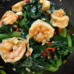 ผัดคะน้ากุ้งราดข้าว shrimp in kale oyster sauce
