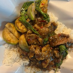 เขียวหวานแห้งหมูชิ้น ราดข้าว