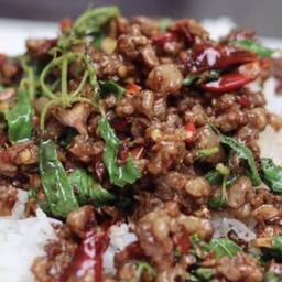 ข้าวกะเพราเป็ดผัดพริกแห้งโบราณ