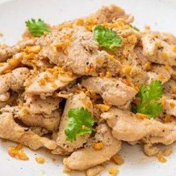 ไก่กระเทียม ราดข้าว