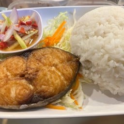 ข้าวหน้าปลาอินทรีย์แดดเดียว ทอด