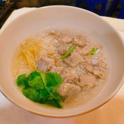 ข้าวต้มกระดูกหมูอ่อน