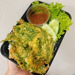 ข้าวคลุกน้ำพริกกะปิชะอมไข่