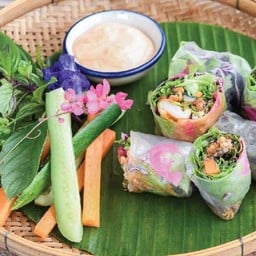 ปอเปีั๊ยะสดกุ้งน้ำพริกอ่องและศรีราชามายองเนส