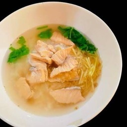 ข้าวต้มปลาแซลมอน