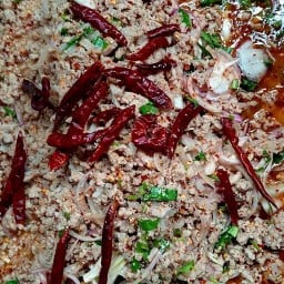ข้าวแกงเพชรบุรี (แม่เพ็ญ) ถนนนาคนิวาส 48 ลาดพร้าว ขายข้าวแกงเพชรบุรี รสชาติจัดจ้าน ราคาย่อมเยา เปิดมากว่า10ปี ไม่มีสาขาค่ะ สดสะอาดถูกหลักอนามัยค่ะ