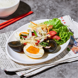ยำไข่เยี่ยวม้า ไข่เค็ม