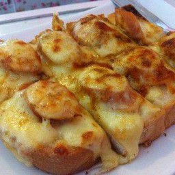 ขนมปังไส้กรอกชีส