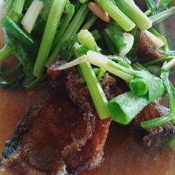 ปลาช่อนผัดคื่นช่าย