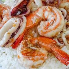 ทะเลกระเทียมพริกไทยราดข้าว