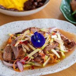 ยำแอปเปิ้ลเขียวหมูย่าง