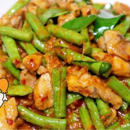 ผัดพริกแกง ไก่