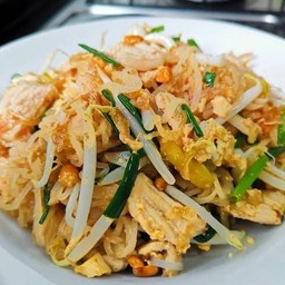 ผัดไทยไก่