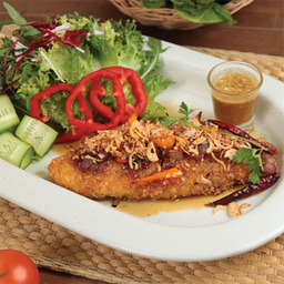 สเต็กปลากะพงกรอบ ซอสพริกเหลืองดอยออร์แกนิค