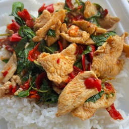 กะเพราไก่ราดข้าว