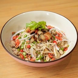 Rice vermicelli salad with mackerel