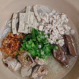 ก๋วยจั๊บญวนใส่กระดูกหมู
