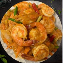 กุ้งผัดพริกเผาราดข้าว shrimp chili paste on rice
