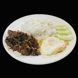 ข้าวกะเพราเนื้อไข่ดาว