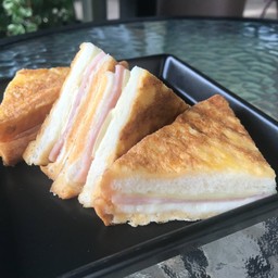 ปังชุบไข่แฮมชีสแซนด์วิช