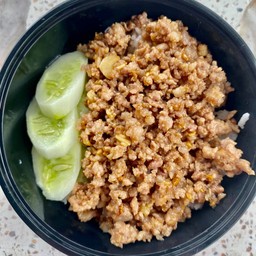 หมูสับผัดกระเทียม ราดข้าว