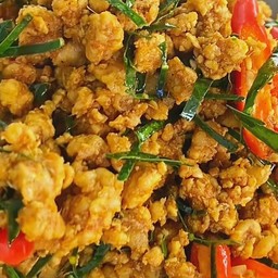 คั่วกลิ้งหมูสับ ราดข้าว