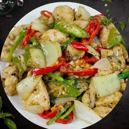 ไก่ผัดพริกไทยดำราดข้าว Chicken black paper on rice