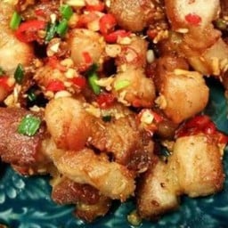 สามชั้นคั่วพริกเกลือ (เป็นกับไม่ราดข้าว)